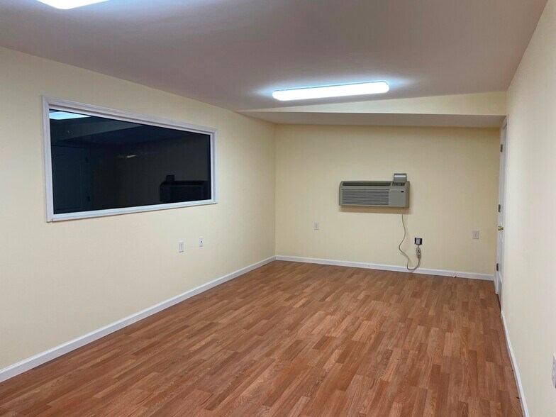 More Photos Of 300 Delano Dr, Manchester Warehouse For Sale