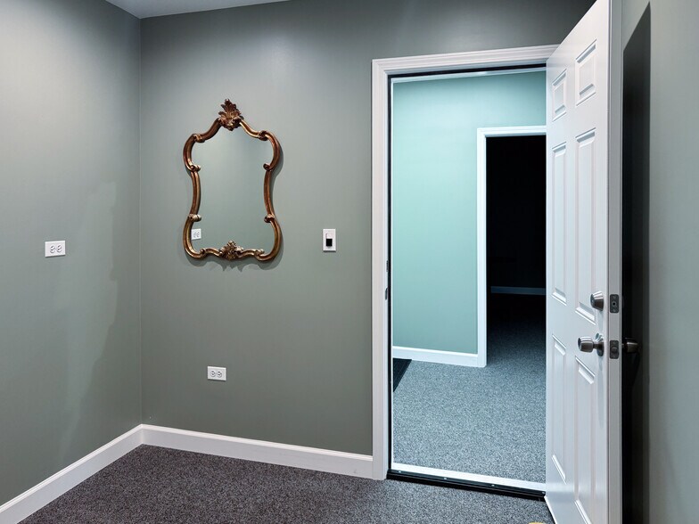 More Photos Of 2020 Dean St, St Charles Office For Sale