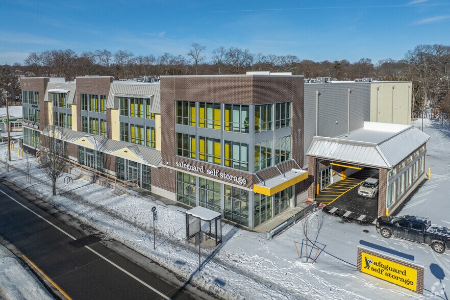 More Photos Of 2710 North Ave, Bridgeport Self Storage For Lease