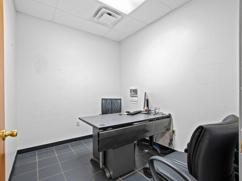 More Photos Of 2560 E Main St, Mesa Freestanding For Sale