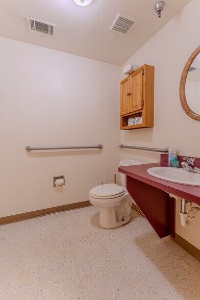 More Photos Of 890 N 2nd St, Lander Office For Sale