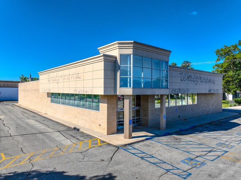 Primary Photo Of 906 Main St, Rochester Drugstore For Sale