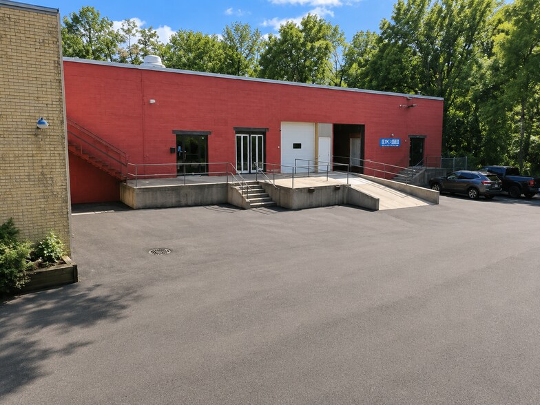 More Photos Of 2555 Baird Rd, Penfield Light Manufacturing For Lease