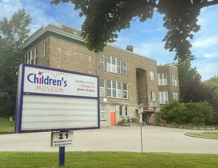 More Photos Of 21 Wharncliffe Rd S, London Schools For Lease