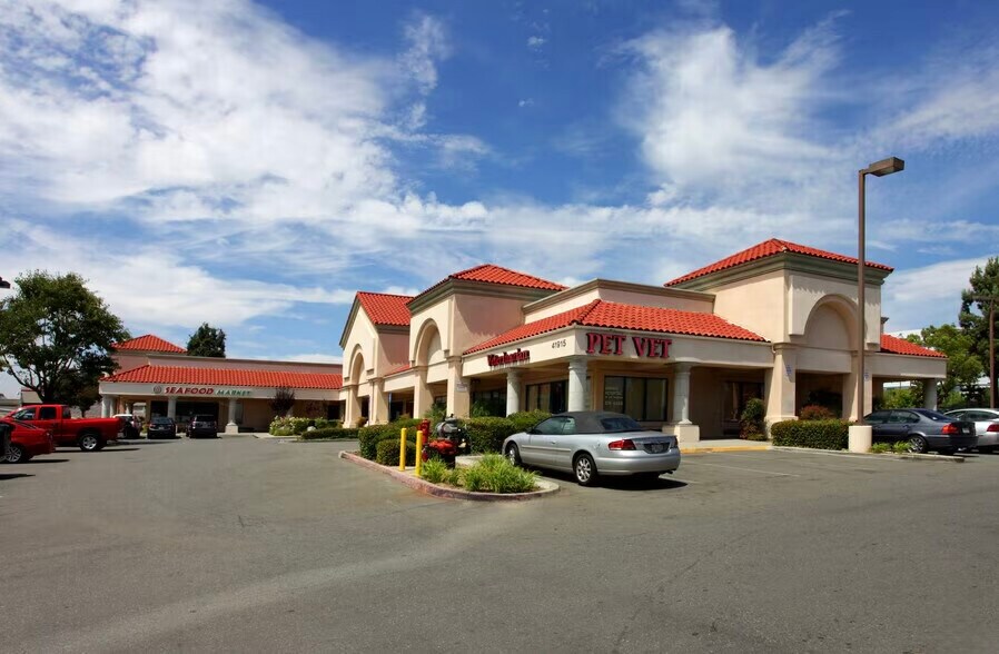 More Photos Of 41915 Motor Car Pky, Temecula Auto Dealership For Lease