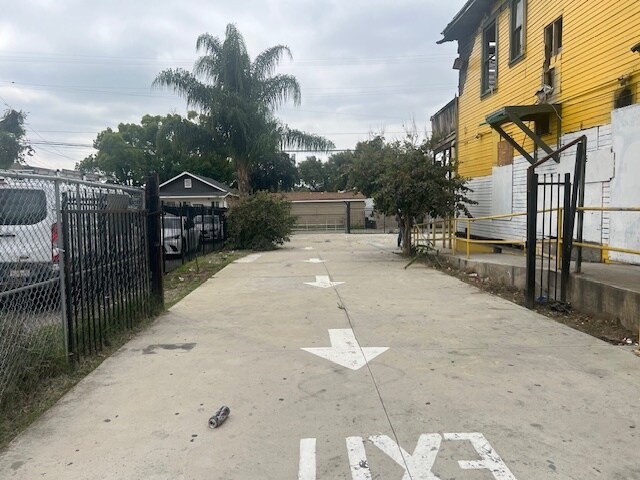 More Photos Of 604 E Mission Blvd, Pomona Fast Food For Sale