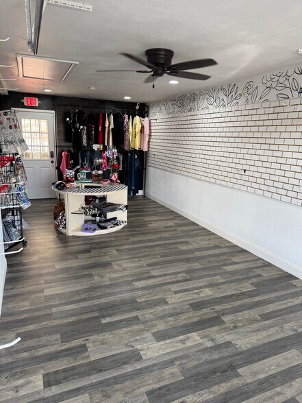 More Photos Of 2404 Oakwood Dr, Odessa Storefront For Sale
