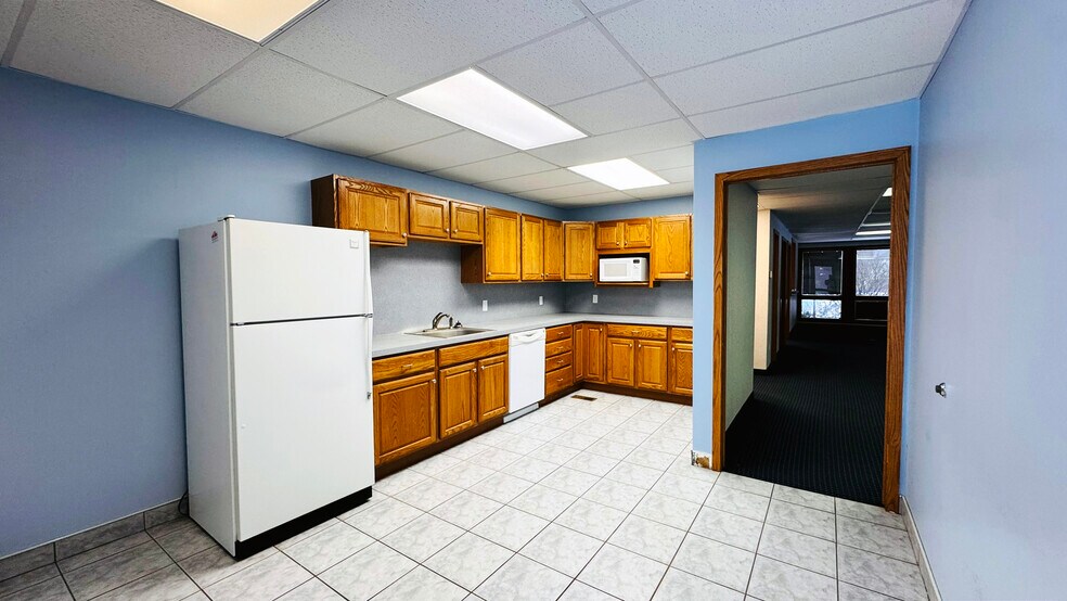 More Photos Of 2323 Gull Rd, Kalamazoo Medical For Lease