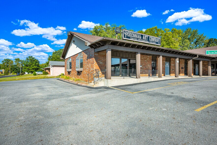 More Photos Of 4601 N University St, Peoria Unknown For Lease