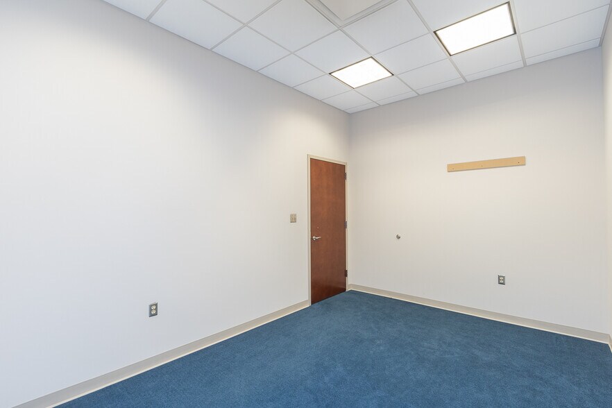 More Photos Of 129 N Main St, Anderson Office For Lease