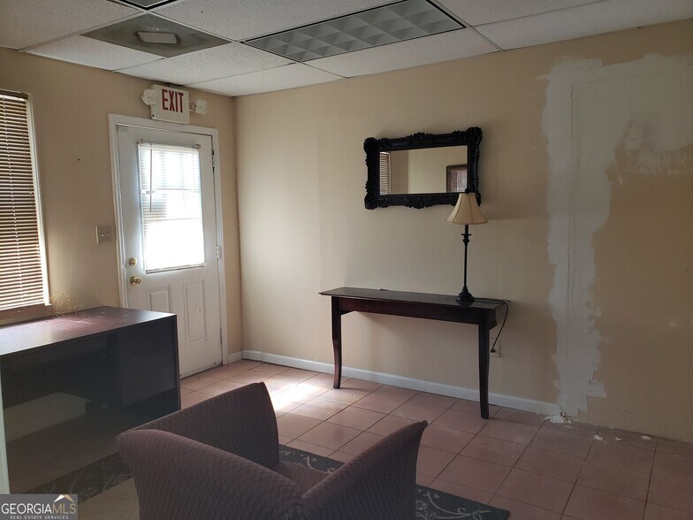 More Photos Of 455 Highway 138 W, Jonesboro Office Residential For Lease
