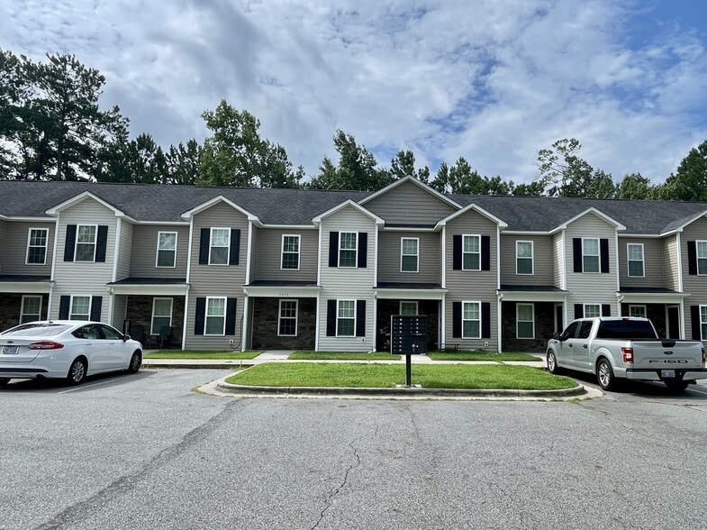 Primary Photo Of 2915 Macgregor Downs Rd, Greenville Multifamily For Sale