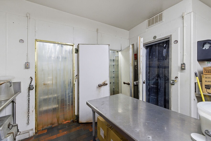 More Photos Of 2900 N San Fernando Blvd, Burbank Hotel For Lease