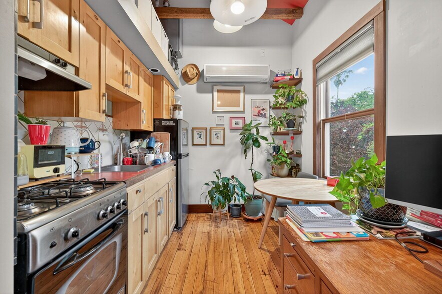 More Photos Of 3300 Broadway St, Sacramento Storefront Retail Office For Lease