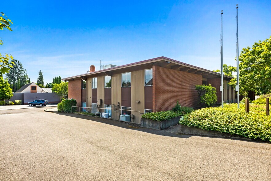 More Photos Of 1730 Commercial St SE, Salem Office For Sale