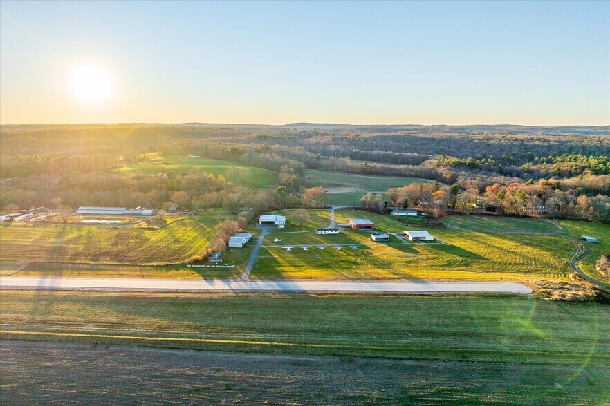 More Photos Of 89 Route 169, Woodstock Airport For Sale