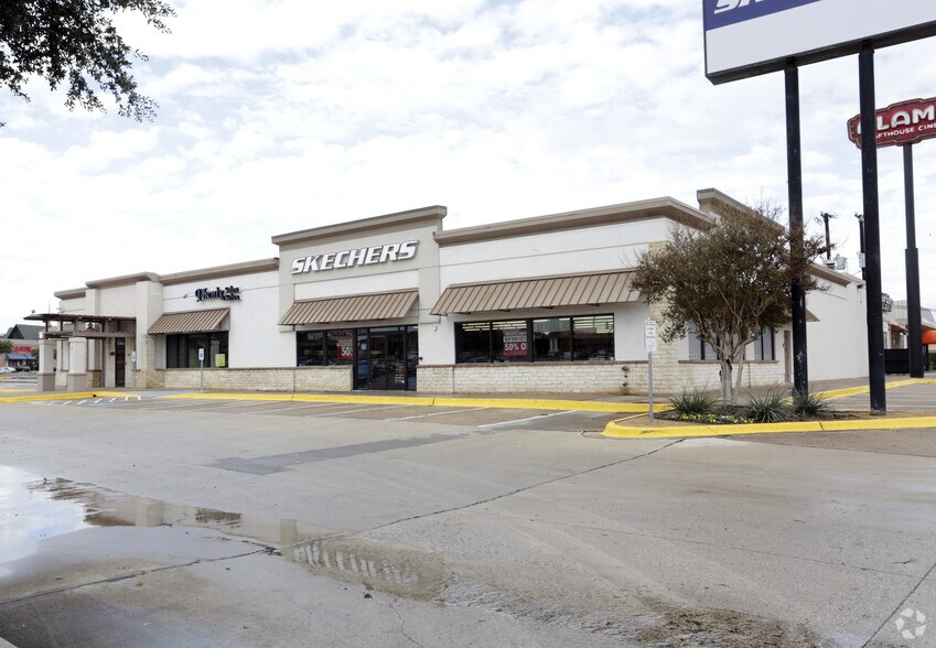 More Photos Of 501 W Belt-Line Rd, Richardson Unknown For Lease