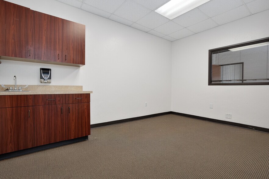 More Photos Of 1940 Harper St, Choctaw Medical For Lease