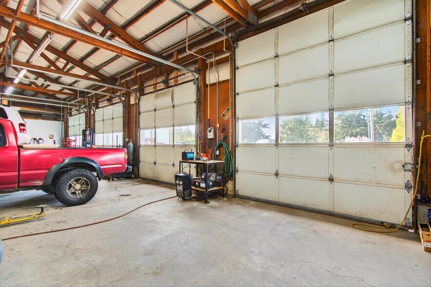 More Photos Of 305 E State Route 4, Cathlamet Auto Repair For Sale
