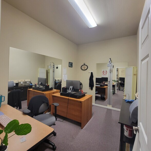 More Photos Of 2460 NW Troost St, Roseburg Medical For Lease