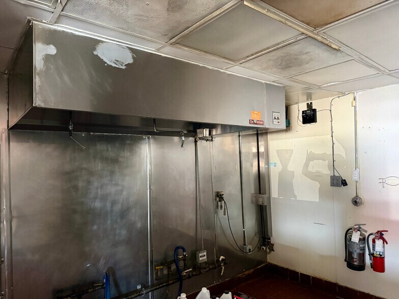 More Photos Of 4023 Market St, Wilmington Restaurant For Sale