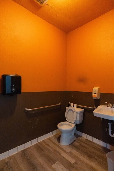 More Photos Of 2317 Blossom St, Dos Palos Restaurant For Sale