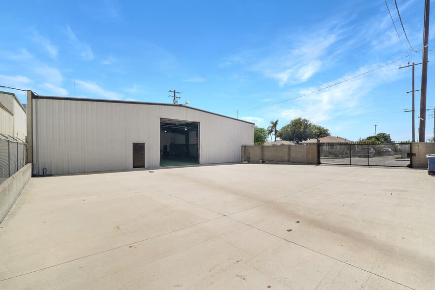More Photos Of 1301 E Main St, Santa Paula Service For Sale