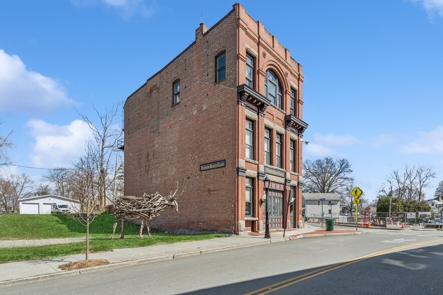 More Photos Of 162 Main St, Beacon Storefront Retail Residential For Sale