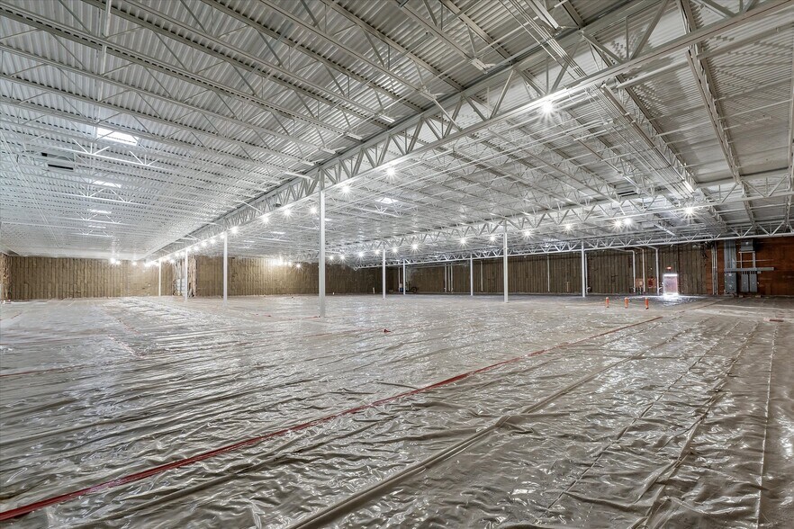 More Photos Of 41128-41496 Ann Arbor Rd E, Plymouth Storefront For Lease