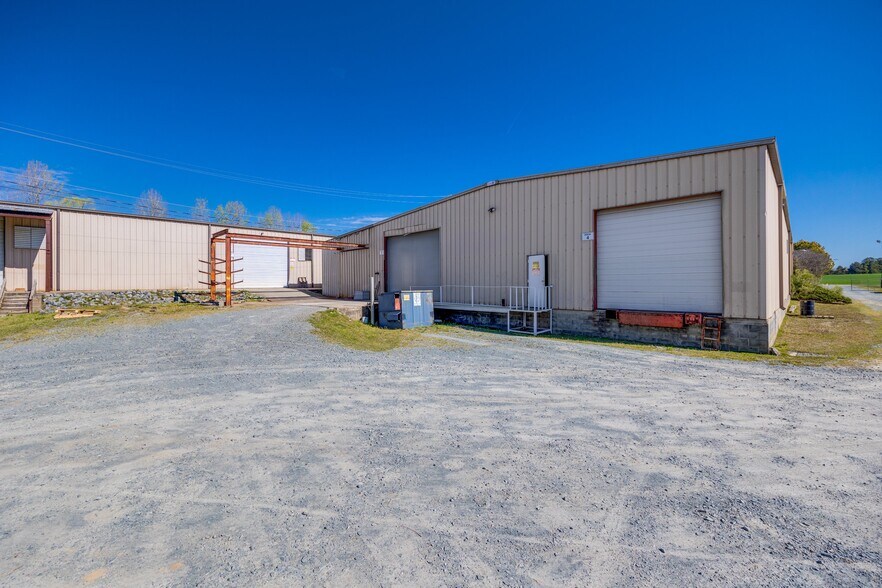More Photos Of 3380 Smith Farm Rd, Matthews Warehouse For Lease