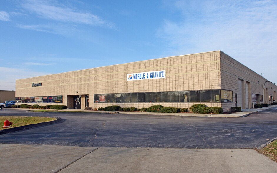 More Photos Of 33755-33789 Groesbeck Hwy, Fraser Warehouse For Lease