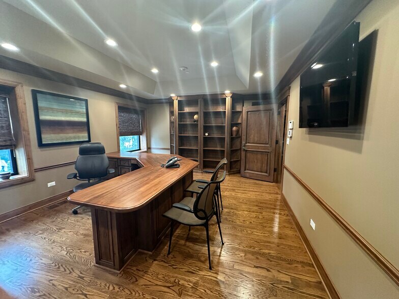 More Photos Of 2132 Green Bay Rd, Highland Park Office For Lease