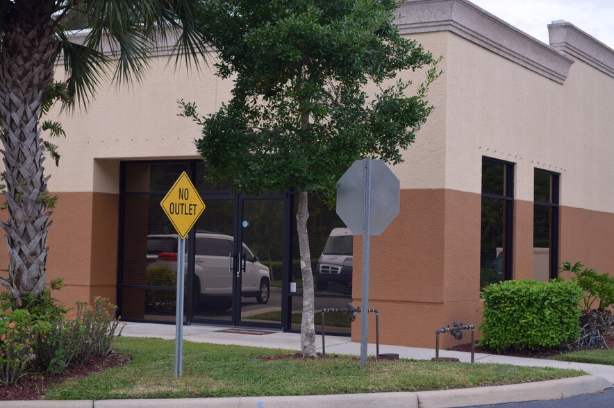 More Photos Of 28360 Old US Highway 41, Bonita Springs Showroom For Lease