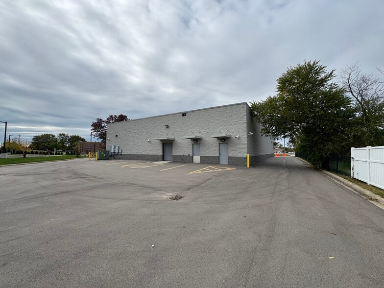 More Photos Of 22981 Hall Rd, Woodhaven Drugstore For Sale
