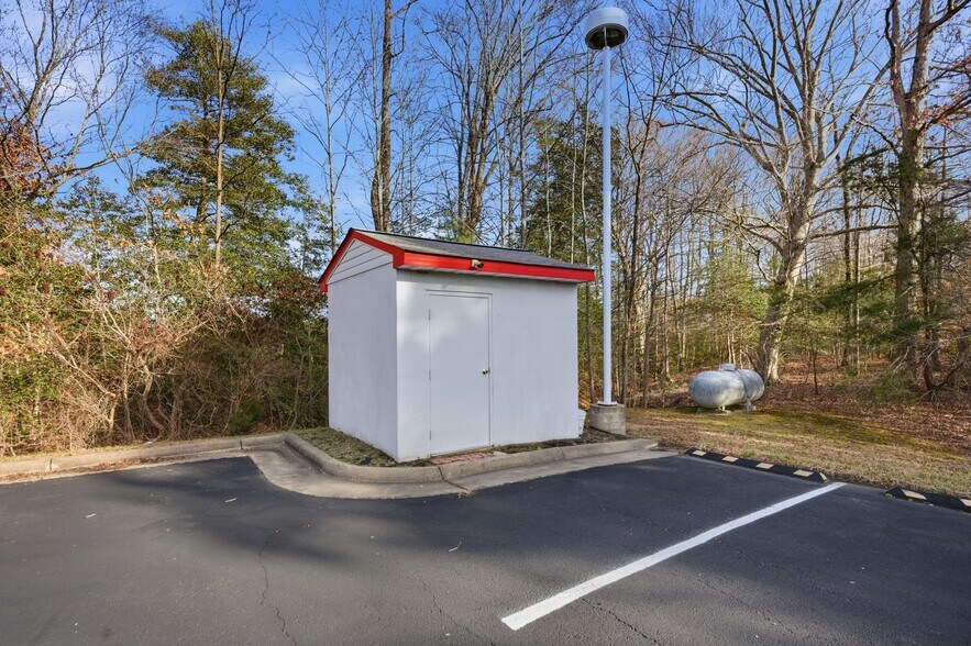 More Photos Of 5079 James Madison Pky, King George Fast Food For Sale