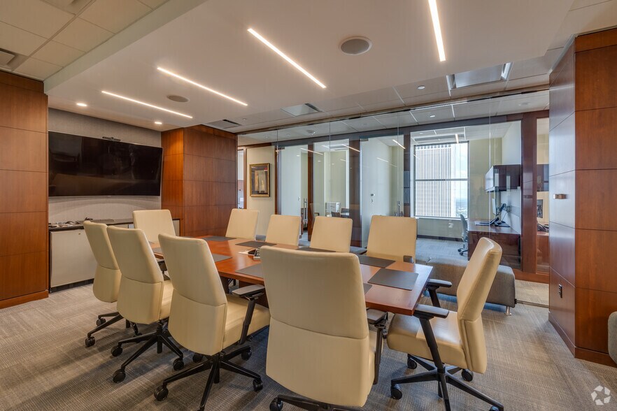 More Photos Of 401 S Boston Ave, Tulsa Office For Lease