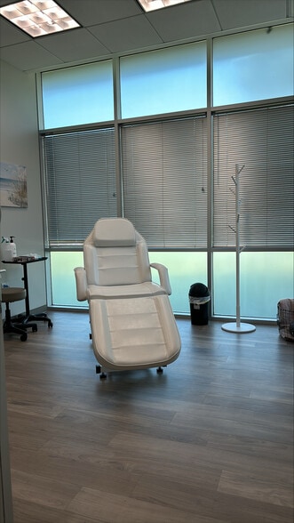 More Photos Of 411 Lantern Bend Dr, Houston Medical For Lease