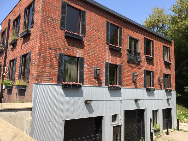 More Photos Of 2040 N Ferry St, Anoka Office For Sale