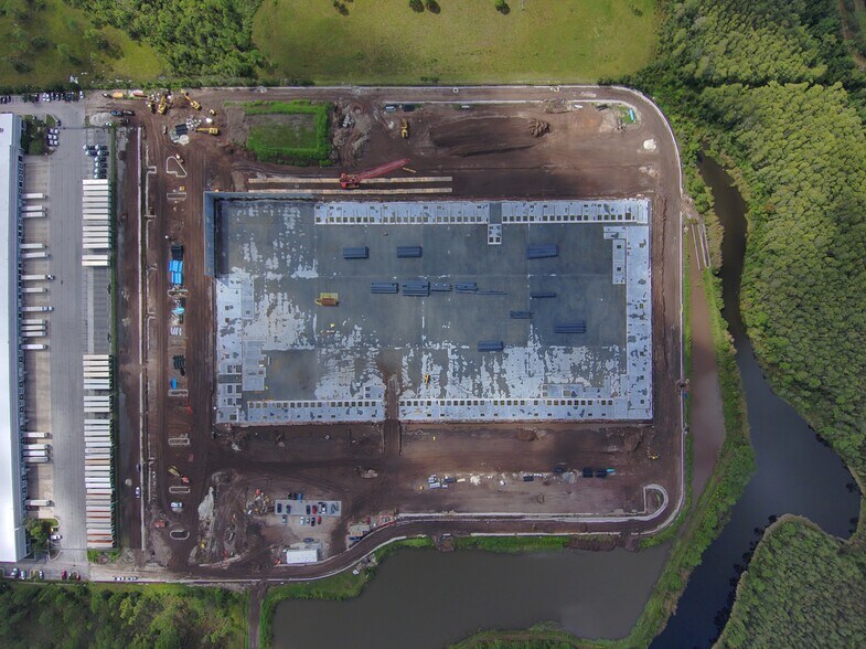 More Photos Of 8660 Transport Dr, Orlando Warehouse For Lease