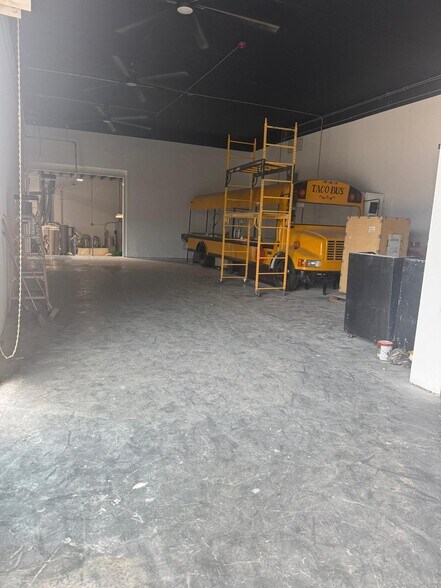 More Photos Of 205-209 NE 1st Ave, Hallandale Beach Flex For Lease