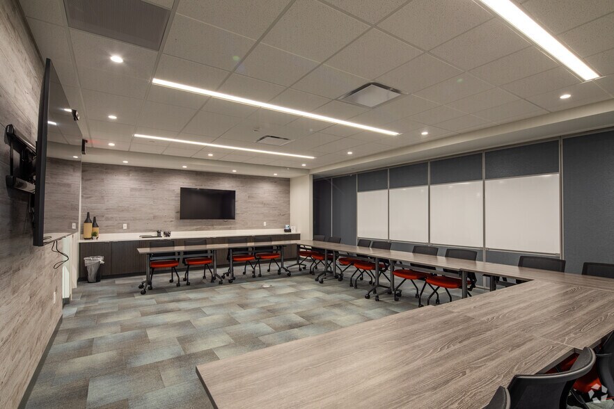 More Photos Of 6 Cardinal Way, Saint Louis Office For Lease