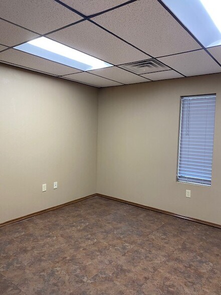 More Photos Of 2500 S Vermont Ave, Oklahoma City Warehouse For Lease