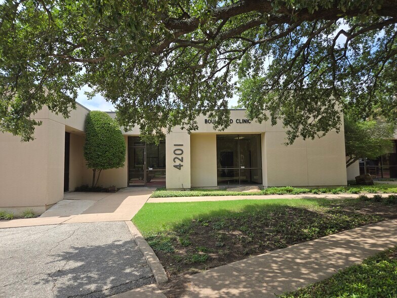 More Photos Of 4201 Camp Bowie Blvd, Fort Worth Medical For Lease