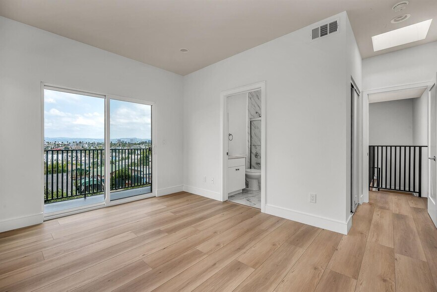 More Photos Of 4701 Saturn St, Los Angeles Multifamily For Sale