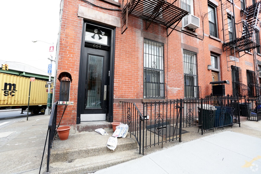 More Photos Of 664 Henry St, Brooklyn Apartments For Sale