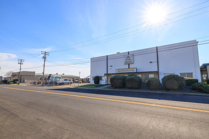 More Photos Of 2242-2272 Hoover Ave, Modesto Warehouse For Sale