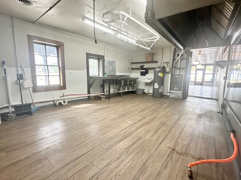 More Photos Of 712 W 20th St, Joplin Restaurant For Sale