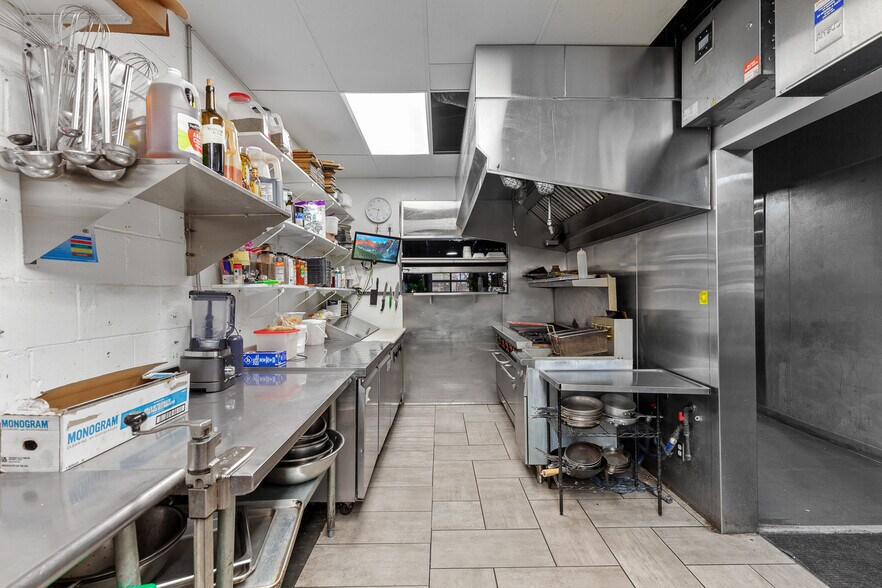 More Photos Of 314 N 4th St, Coeur d'Alene Bar For Sale