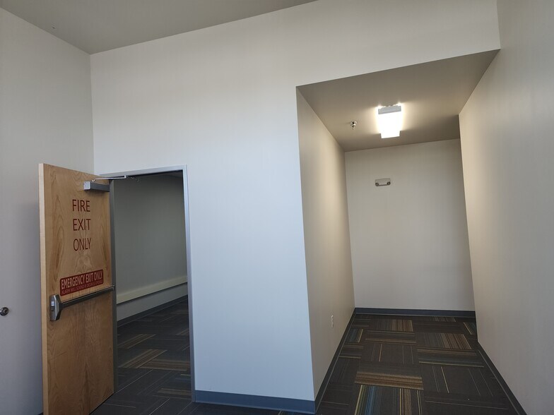 More Photos Of 7011 W Canal Dr, Kennewick Unknown For Lease