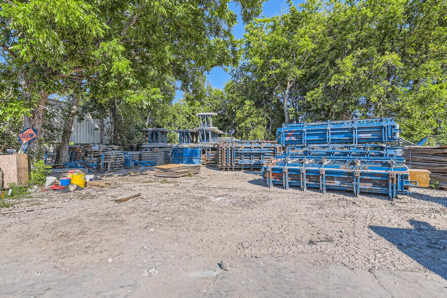 More Photos Of 513 Thompson Ln, Austin Flex For Lease